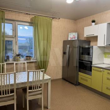 Сдается 2-х комнатная квартира, 79 м²