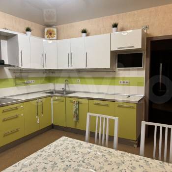 Сдается 2-х комнатная квартира, 79 м²