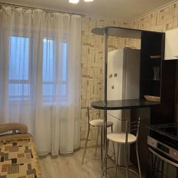 Сдается 1-комнатная квартира, 38 м²