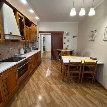 Продается Многокомнатная квартира, 135 м²