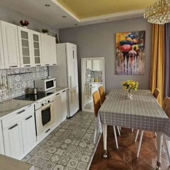 Продается Многокомнатная квартира, 100 м²