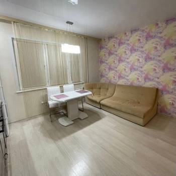 Сдается 1-комнатная квартира, 40 м²