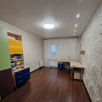 Сдается Многокомнатная квартира, 90 м²