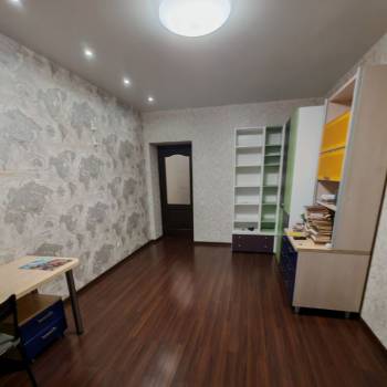 Сдается Многокомнатная квартира, 90 м²