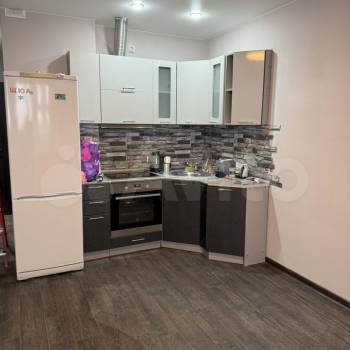 Продается 1-комнатная квартира, 42 м²