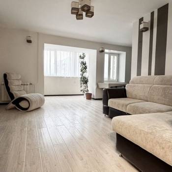 Сдается 2-х комнатная квартира, 77 м²