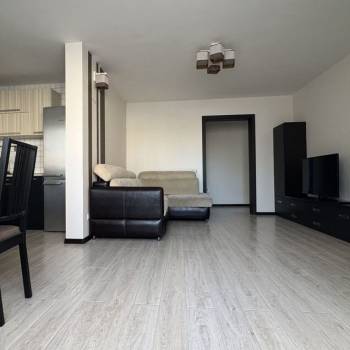 Сдается 2-х комнатная квартира, 77 м²