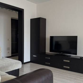 Сдается 2-х комнатная квартира, 77 м²