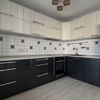 Сдается 2-х комнатная квартира, 77 м²