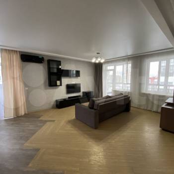 Сдается 1-комнатная квартира, 64 м²