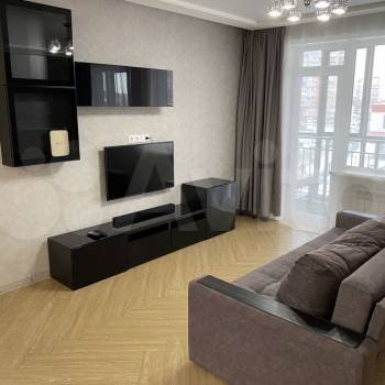 Сдается 1-комнатная квартира, 64 м²