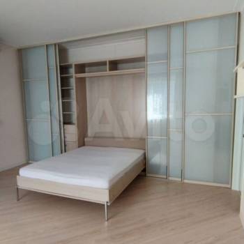 Сдается 1-комнатная квартира, 54 м²