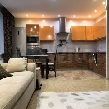 Сдается 2-х комнатная квартира, 82 м²