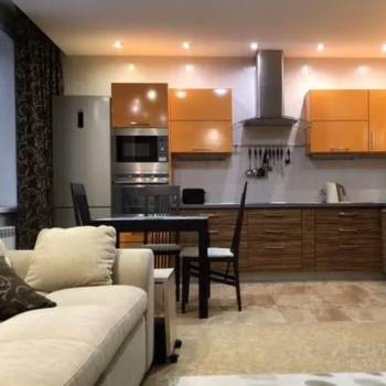 Сдается 2-х комнатная квартира, 82 м²