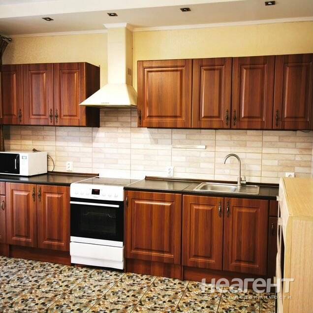 Сдам 3-комн. квартиру (ул. Бориса Богаткова)