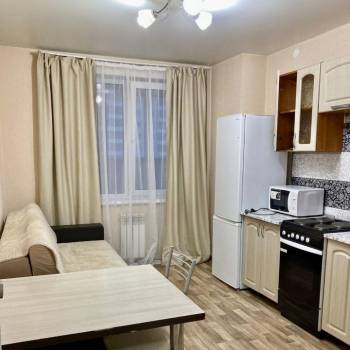 Сдается 1-комнатная квартира, 49 м²