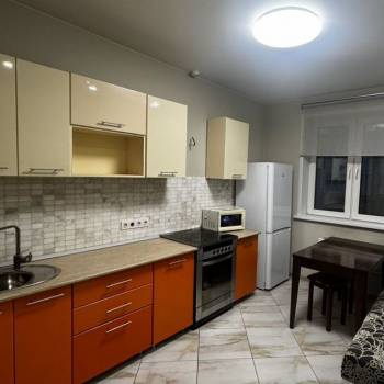 Сдается 1-комнатная квартира, 42 м²