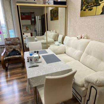 Продается 1-комнатная квартира, 42 м²