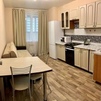 Сдается 1-комнатная квартира, 49 м²