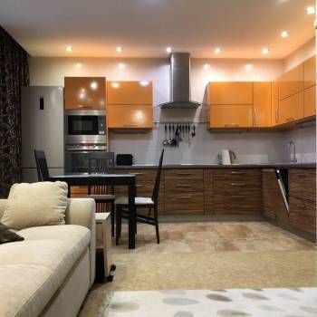 Сдается 2-х комнатная квартира, 82 м²