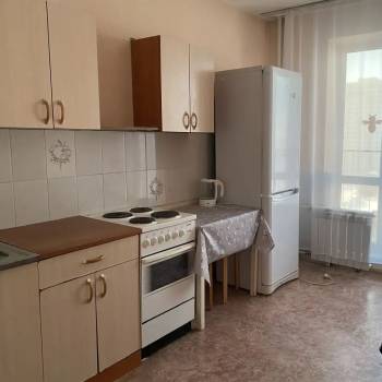 Продается 1-комнатная квартира, 42 м²