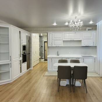 Сдается 2-х комнатная квартира, 79 м²