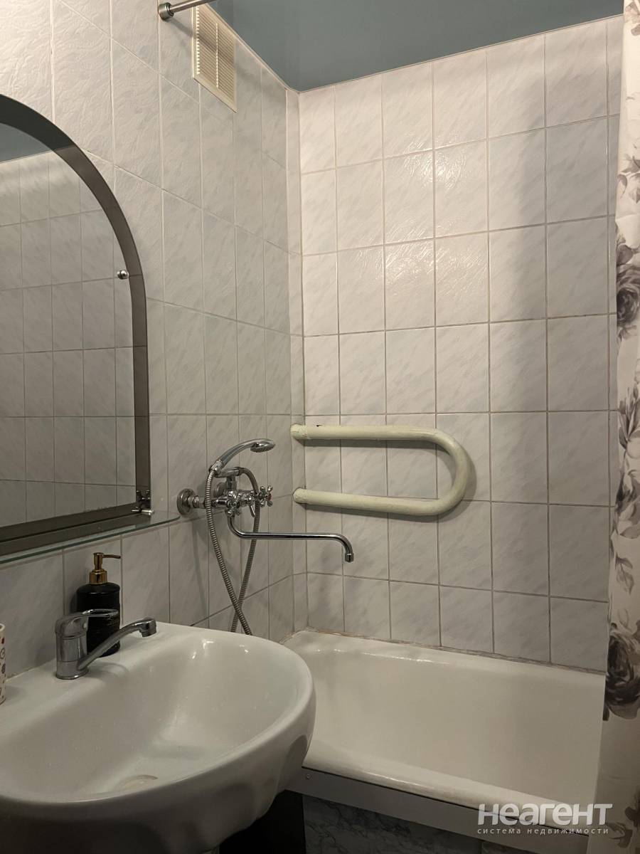 Сдаю 2-ком. квартиру, ул. Кропоткина