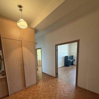 Продается 1-комнатная квартира, 56 м²