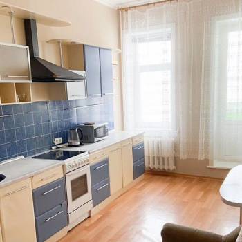 Сдается 1-комнатная квартира, 56 м²