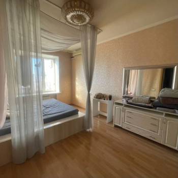 Сдается Многокомнатная квартира, 90 м²