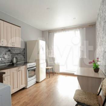 Продается 1-комнатная квартира, 42 м²