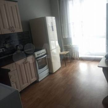 Продается 1-комнатная квартира, 42 м²