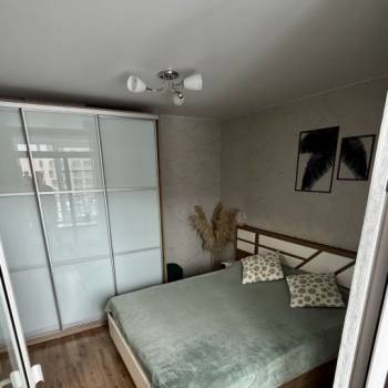 Продается 1-комнатная квартира, 42 м²