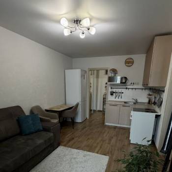 Продается 1-комнатная квартира, 42 м²