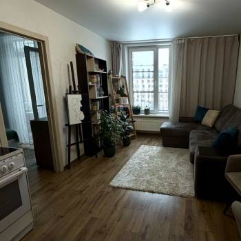 Продается 1-комнатная квартира, 42 м²