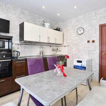 Продается 1-комнатная квартира, 42 м²