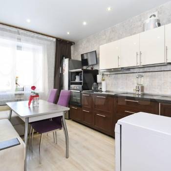 Продается 1-комнатная квартира, 42 м²