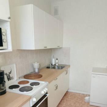 Продается 1-комнатная квартира, 42 м²