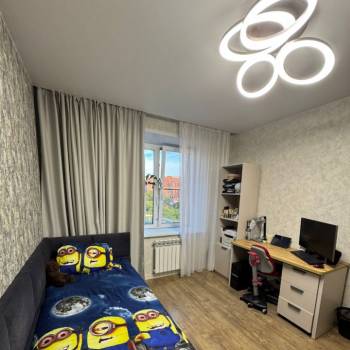 Продается Многокомнатная квартира, 80 м²
