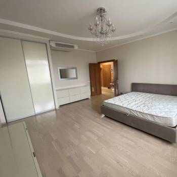 Сдается 1-комнатная квартира, 62 м²