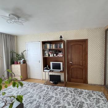 Продается Многокомнатная квартира, 60 м²