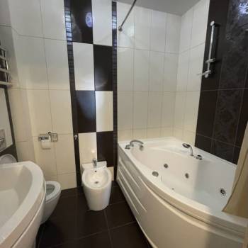 Сдается 2-х комнатная квартира, 64 м²
