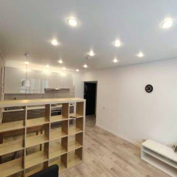 Продается 1-комнатная квартира, 37 м²