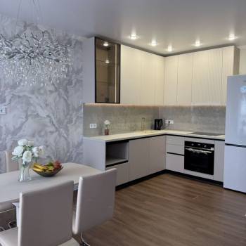 Сдается 2-х комнатная квартира, 77 м²