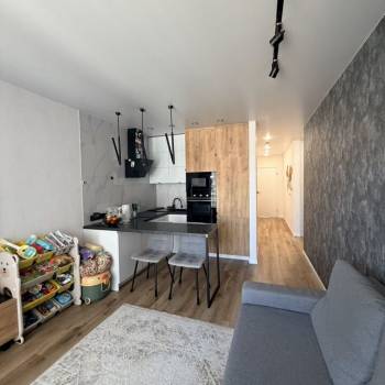 Продается 1-комнатная квартира, 47 м²