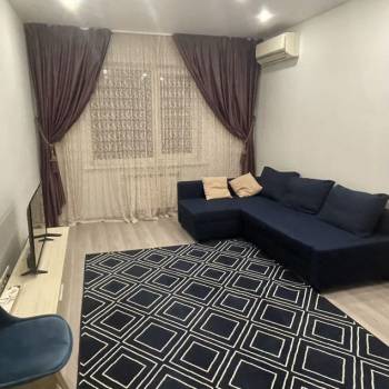 Сдается 2-х комнатная квартира, 607 м²