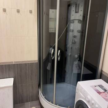 Сдается 2-х комнатная квартира, 607 м²