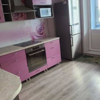 Продается 3-х комнатная квартира, 735 м²