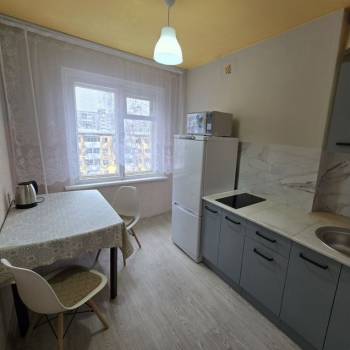 Сдается Многокомнатная квартира, 60 м²