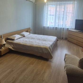 Сдается 1-комнатная квартира, 70 м²